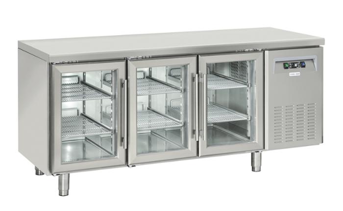 Среднотемпературна хладилна маса с 3 стъклени врати, 325х410 мм, SRG3100 - kuhnensko.com Среднотемпературна хладилна маса с 3 стъклени врати, 325х410 мм, SRG3100