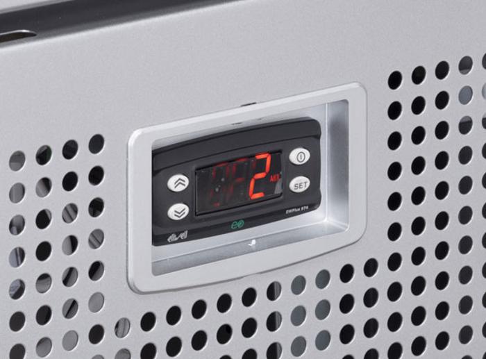 Хладилна витрина за напитки, 704 л, клас F, бяла - kuhnensko.com Хладилна витрина за напитки, 704 л, клас F, бяла