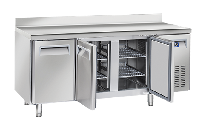 Среднотемпературна хладилна маса с 3 врати и борд, GN 1/1 съвместима - kuhnensko.com Среднотемпературна хладилна маса с 3 врати и борд, GN 1/1 съвместима