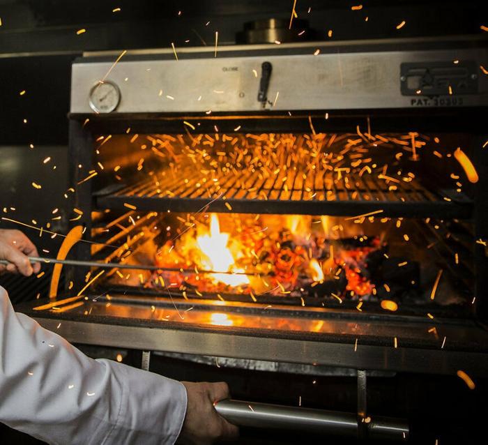 Фурна-барбекю на дървени въглища PIRA-70 XL LUX, настолна - kuhnensko.com Фурна-барбекю на дървени въглища PIRA-70 XL LUX, настолна